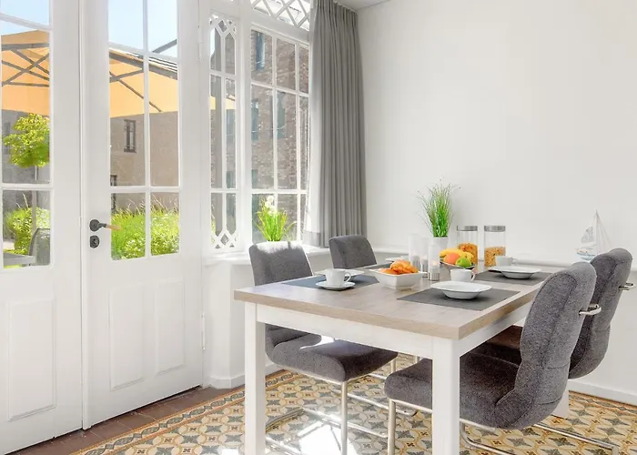 Gutshaus No2 * Heiligenhafen